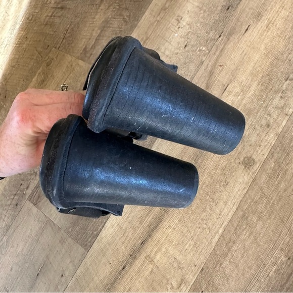 UGG Celia Leather Block Heel Sandals - Picture 4 of 10